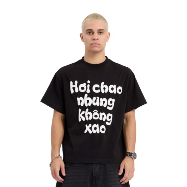 "HOI CHAO" Boxy T-shirt | Black - Hình ảnh 4